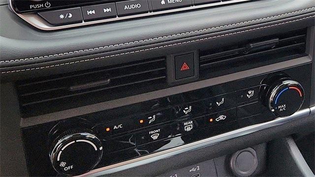Photo of 2025 Glacier White Nissan Rogue