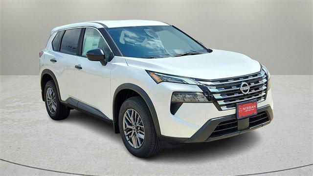 Photo of 2025 Glacier White Nissan Rogue