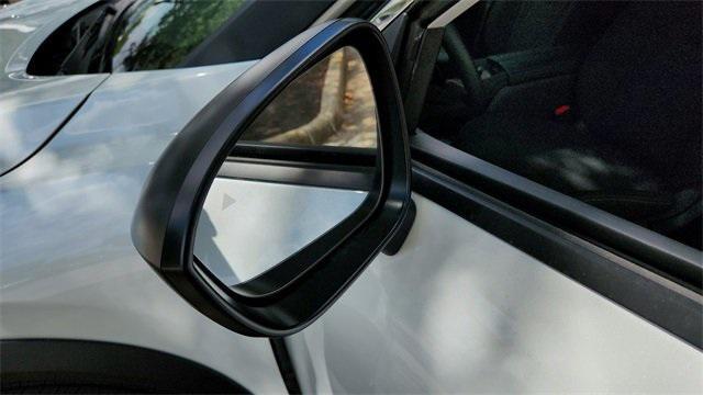 Photo of 2025 Glacier White Nissan Rogue