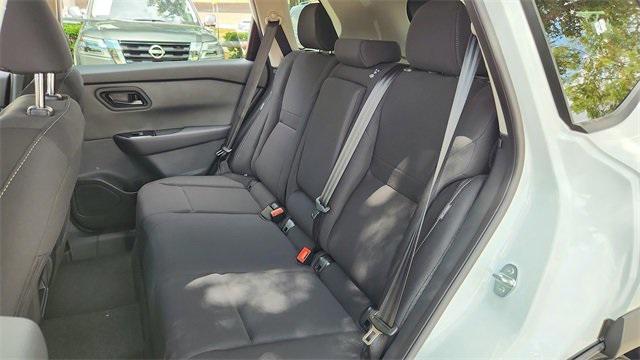 Photo of 2025 Glacier White Nissan Rogue