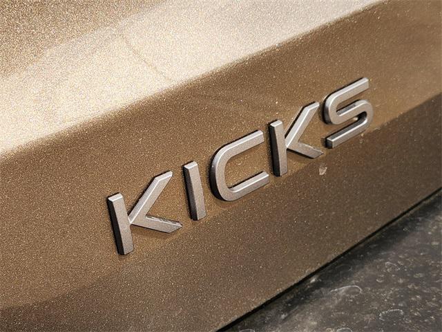 Photo of 2025 Canyon Bronze Metallic Nissan Kicks