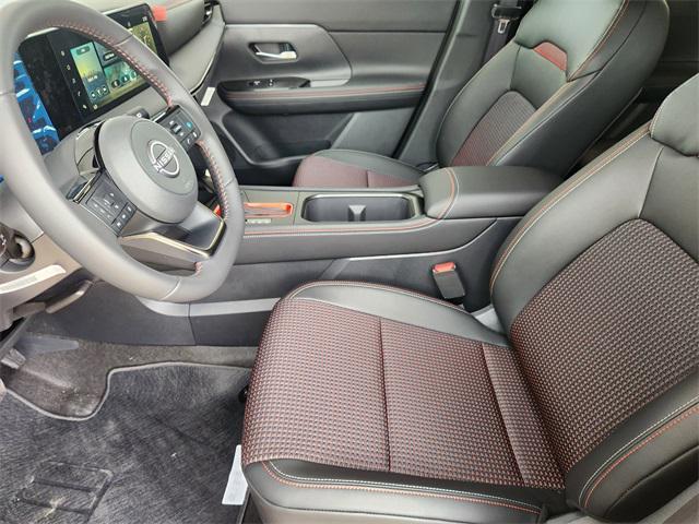Photo of 2025 Canyon Bronze Metallic Nissan Kicks