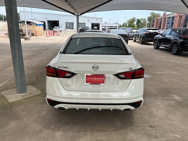 Photo of 2025 Pearl White Tricoat Nissan Altima