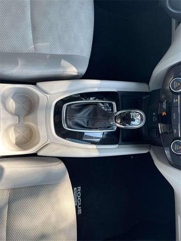Photo of 2021 Pearl White Tricoat Nissan Rogue Sport
