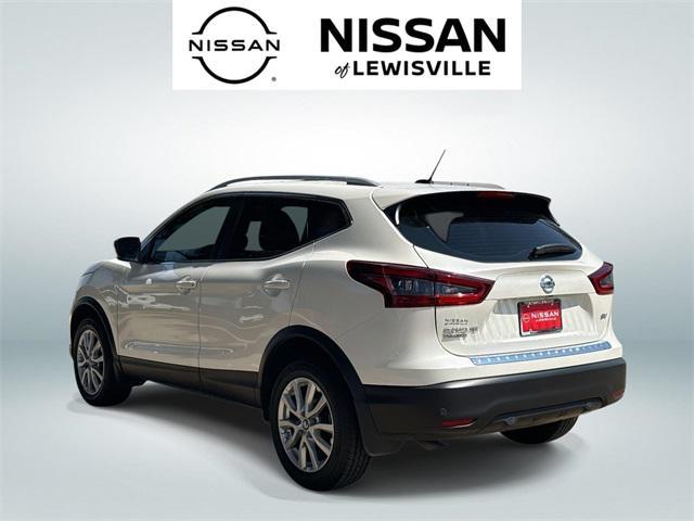 Photo of 2021 Pearl White Tricoat Nissan Rogue Sport