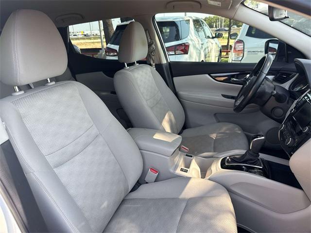 Photo of 2021 Pearl White Tricoat Nissan Rogue Sport