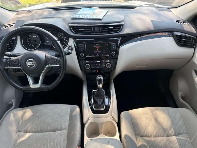 Photo of 2021 Pearl White Tricoat Nissan Rogue Sport