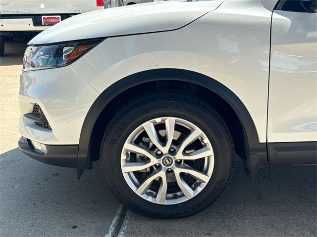 Photo of 2021 Pearl White Tricoat Nissan Rogue Sport