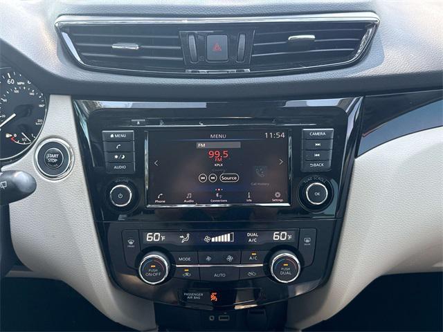 Photo of 2021 Pearl White Tricoat Nissan Rogue Sport