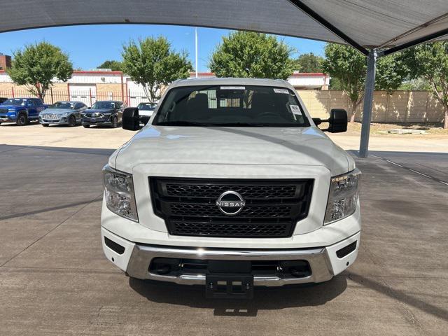 Photo of 2024 Glacier White Nissan Titan