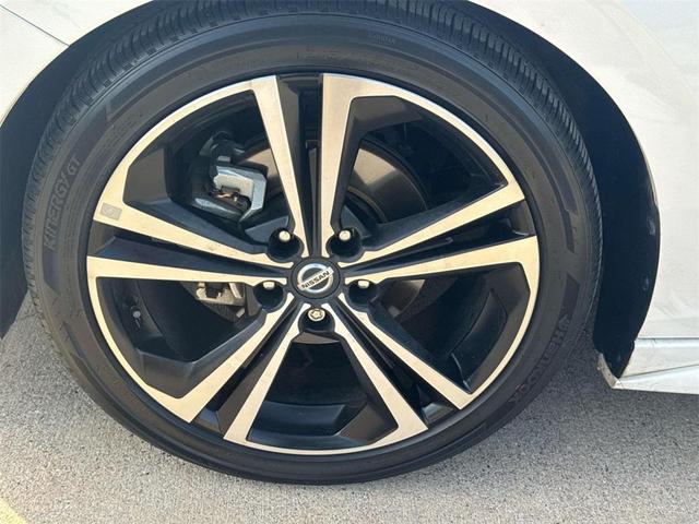 Photo of 2021 Aspen White Tricoat Nissan Sentra