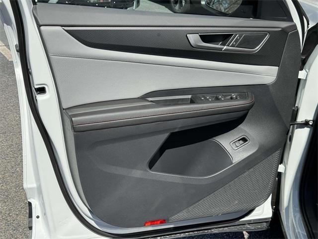 Photo of 2025 Pure White Volkswagen Atlas