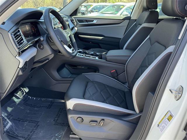Photo of 2025 Pure White Volkswagen Atlas
