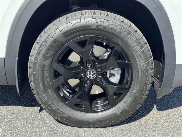 Photo of 2025 Pure White Volkswagen Atlas