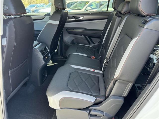 Photo of 2025 Pure White Volkswagen Atlas