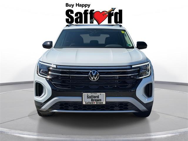 Photo of 2025 Pure White Volkswagen Atlas