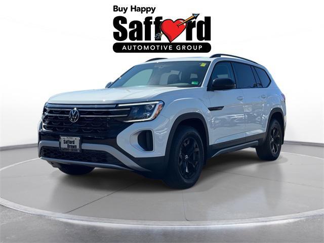 Photo of 2025 Pure White Volkswagen Atlas