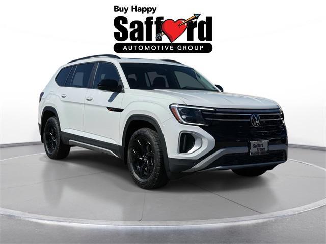 Photo of 2025 Pure White Volkswagen Atlas