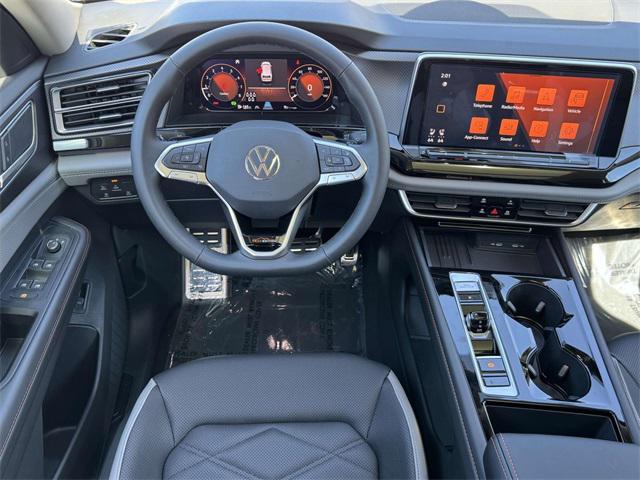 Photo of 2025 Pure White Volkswagen Atlas