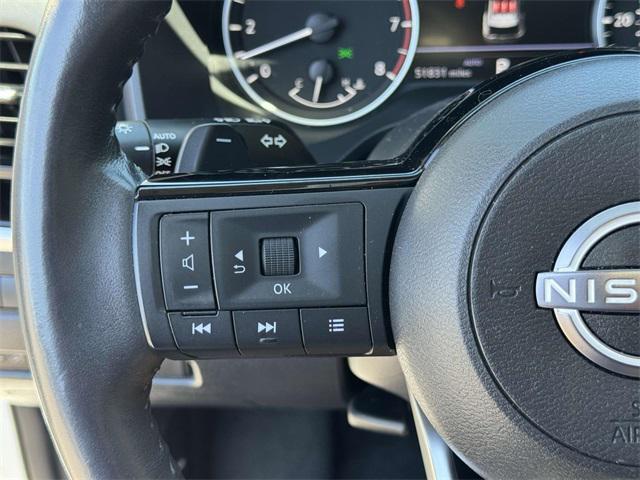 Photo of 2023 Pearl White Tricoat Nissan Rogue