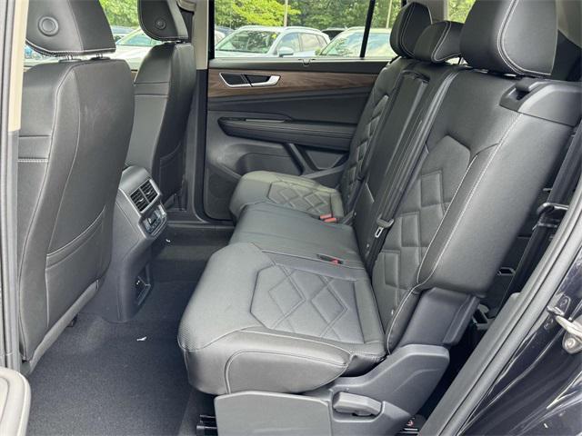 Photo of 2025 Deep Black Pearl Volkswagen Atlas