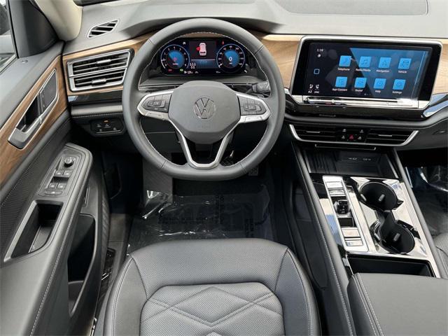 Photo of 2025 Deep Black Pearl Volkswagen Atlas