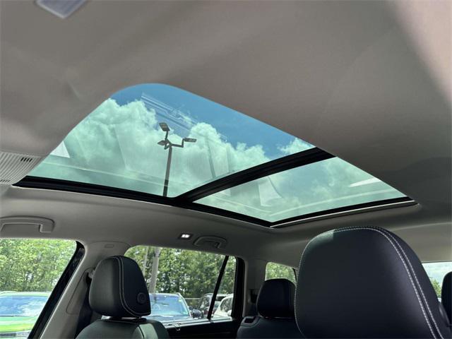 Photo of 2025 Deep Black Pearl Volkswagen Atlas
