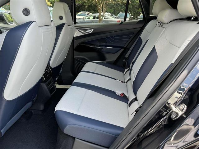 Photo of 2025 deep black pearl Volkswagen ID.4