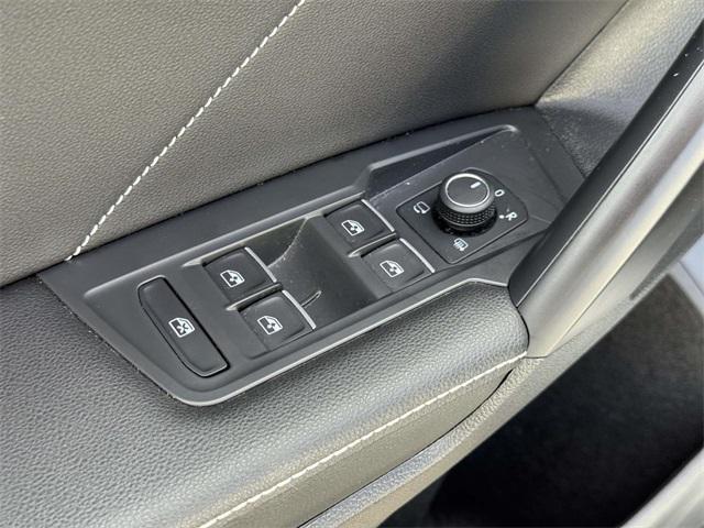 Photo of 2023 Opal White Pearl Volkswagen Tiguan