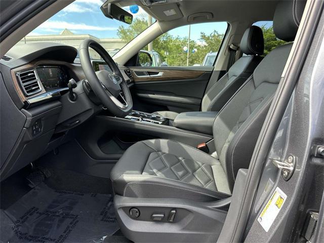 Photo of 2025 Platinum Volkswagen Atlas