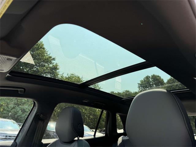 Photo of 2025 Platinum Volkswagen Tiguan