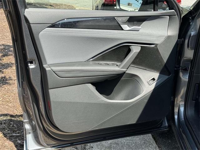 Photo of 2025 Platinum Volkswagen Tiguan