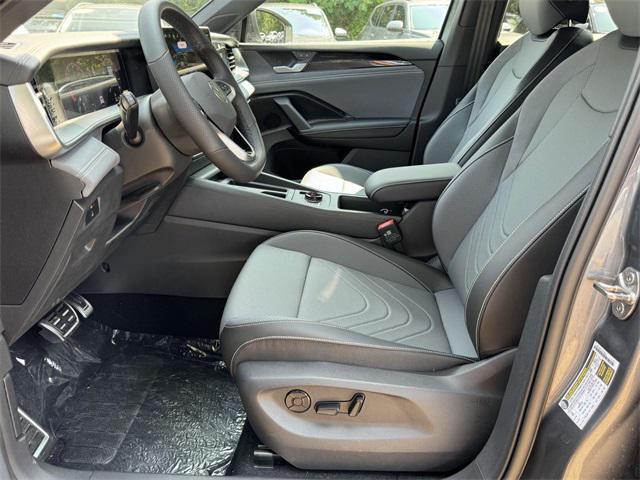 Photo of 2025 Platinum Volkswagen Tiguan