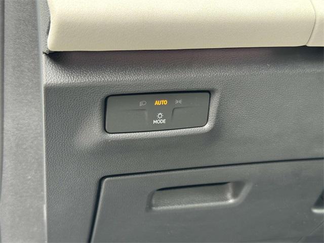 Photo of 2025 Pure White Volkswagen Tiguan