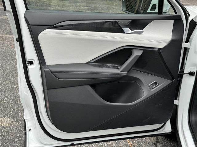 Photo of 2025 Pure White Volkswagen Tiguan