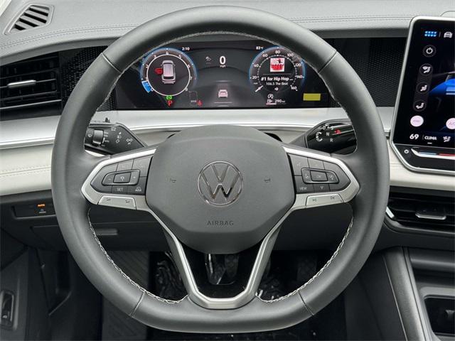 Photo of 2025 Pure White Volkswagen Tiguan