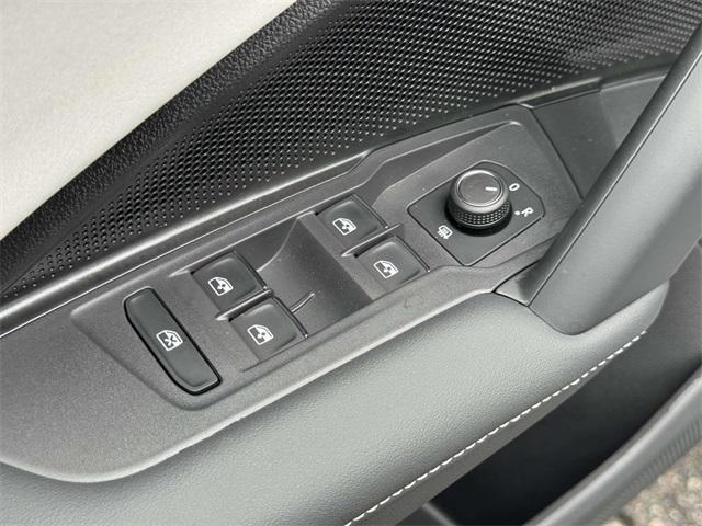 Photo of 2025 Pure White Volkswagen Tiguan