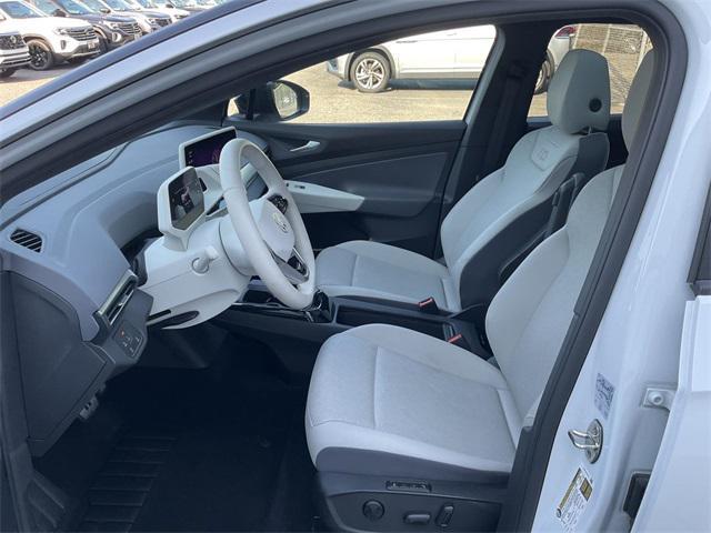 Photo of 2021 Glacier White Metallic/Black Roof Volkswagen ID.4