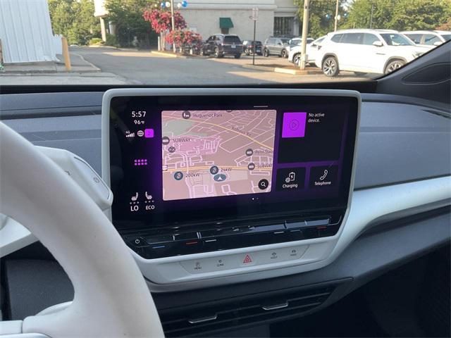 Photo of 2021 Glacier White Metallic/Black Roof Volkswagen ID.4