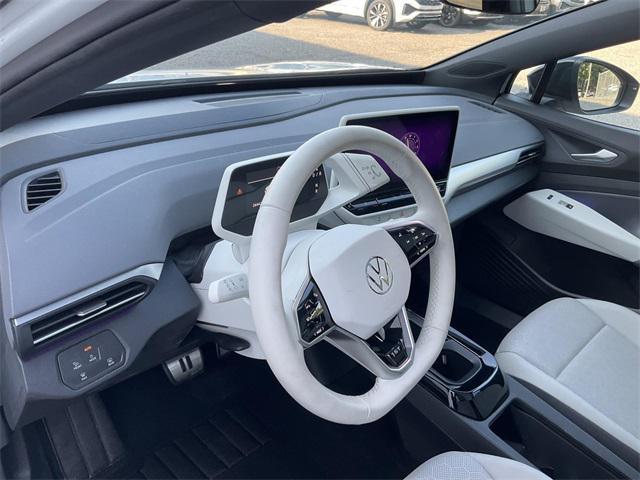 Photo of 2021 Glacier White Metallic/Black Roof Volkswagen ID.4