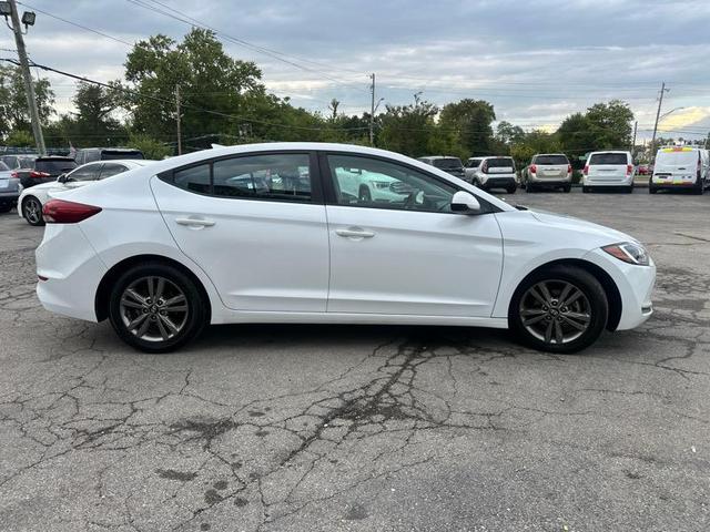 Photo of 2018 White Hyundai ELANTRA