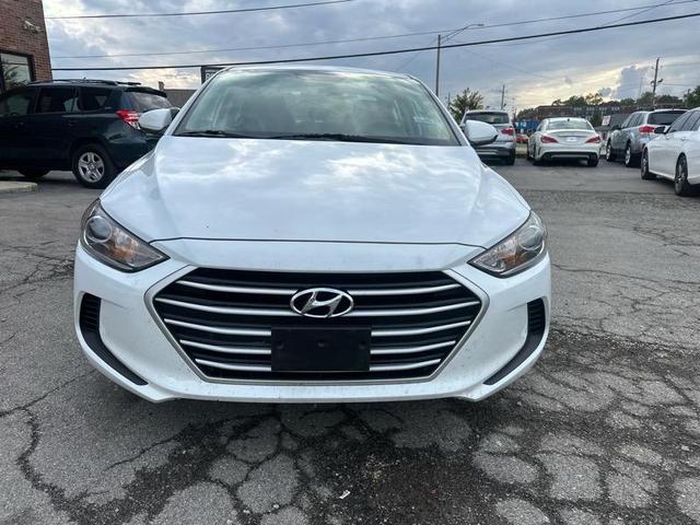 Photo of 2018 White Hyundai ELANTRA