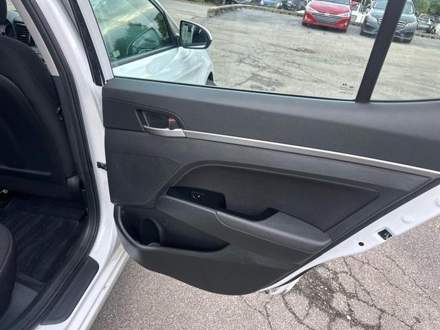 Photo of 2018 White Hyundai ELANTRA