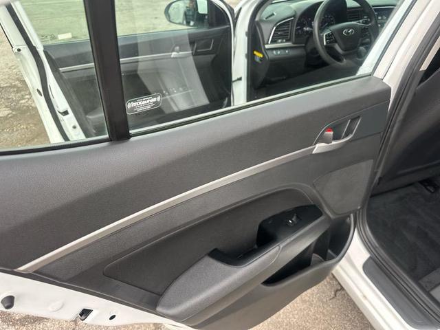 Photo of 2018 White Hyundai ELANTRA