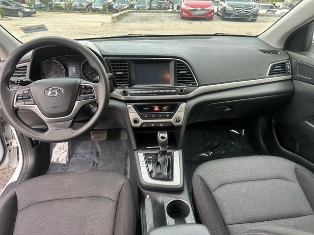 Photo of 2018 White Hyundai ELANTRA