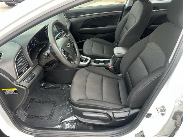 Photo of 2018 White Hyundai ELANTRA