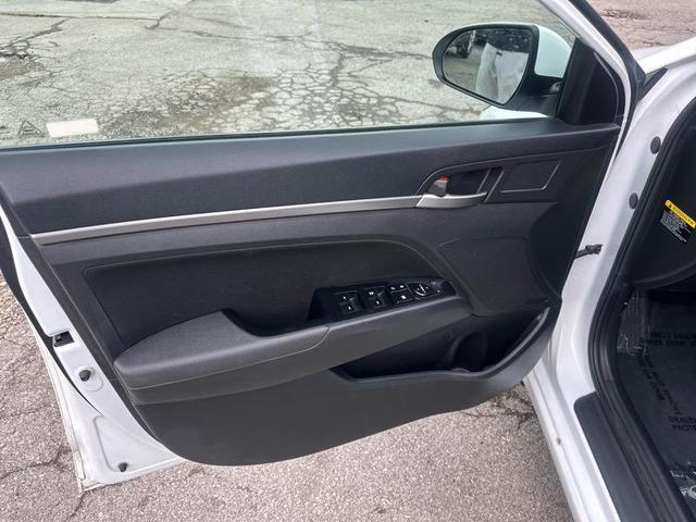 Photo of 2018 White Hyundai ELANTRA