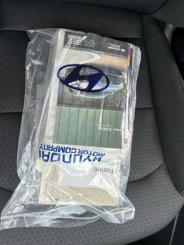 Photo of 2018 White Hyundai ELANTRA