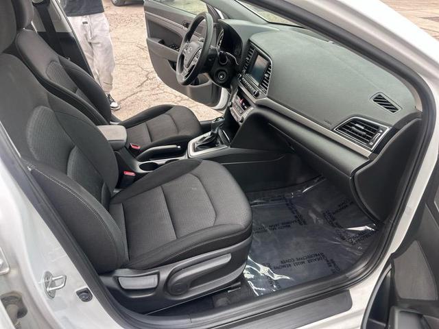 Photo of 2018 White Hyundai ELANTRA
