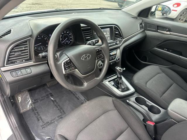 Photo of 2018 White Hyundai ELANTRA